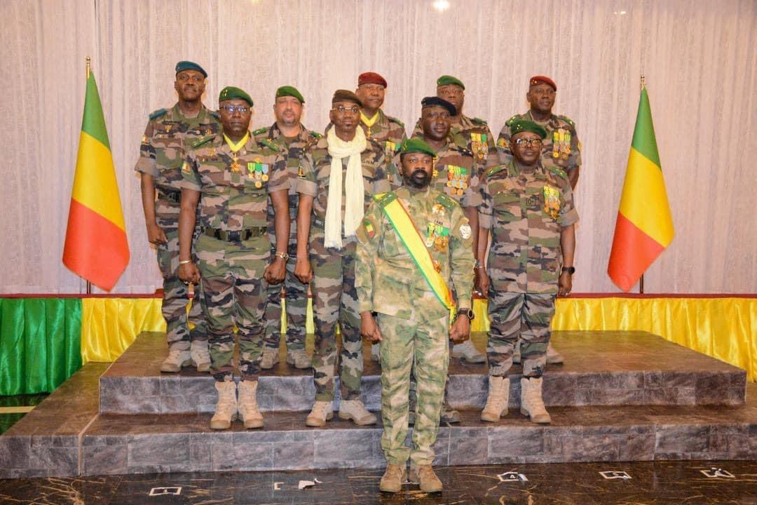 1️⃣ lundi 21 Oct 24 inoubliable • Remise des Attributs aux Généraux, sous la haute présidence de Son Excellence, le Général d’Armée <a href="/GoitaAssimi/">Général d'Armée Assimi GOITA</a> , PT, Chef de l’État, Chef Suprême des Armées et Grand Maître des Ordres Natnaux .