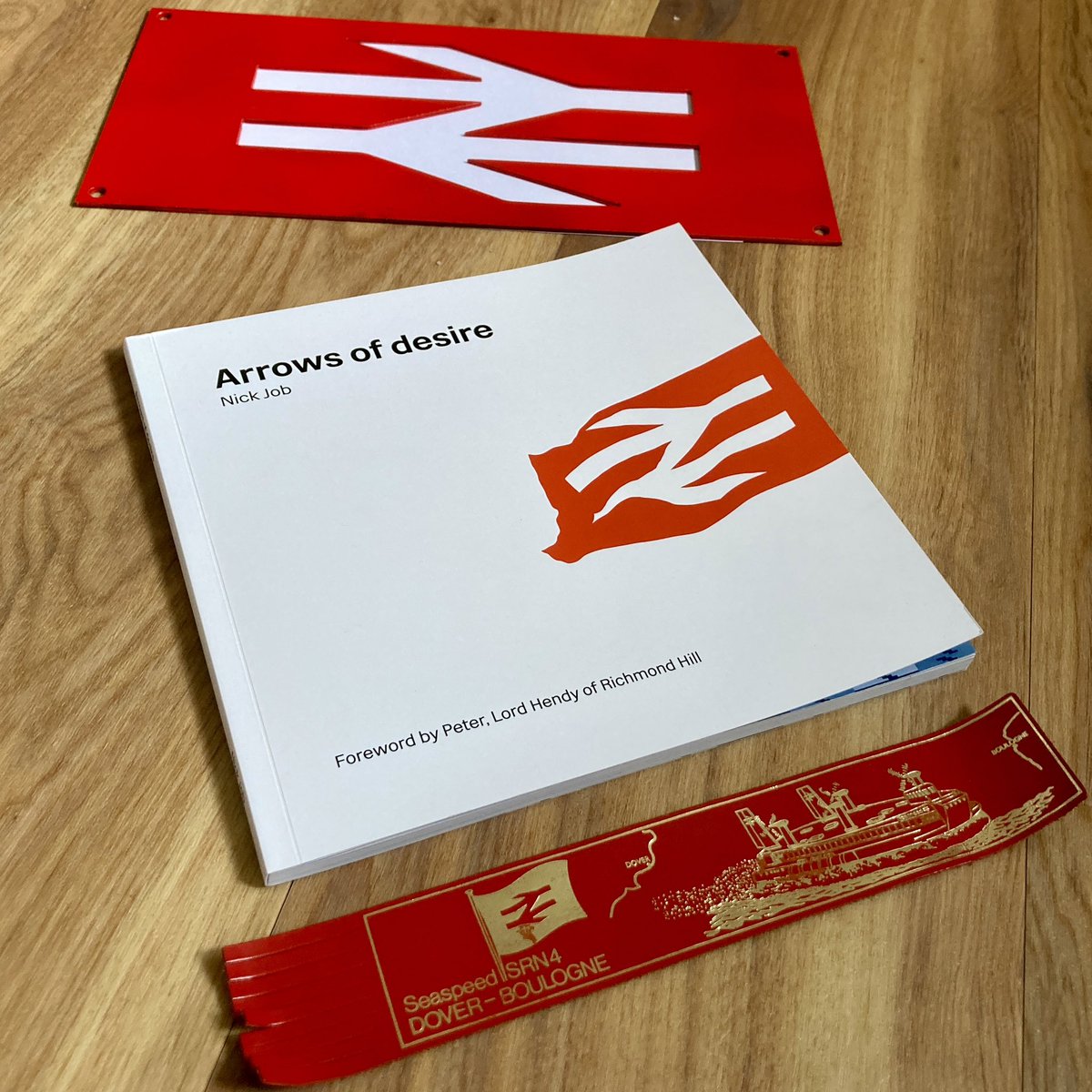 I finally have my copy of <a href="/_doublearrow/">doublearrow.co.uk</a>’s “Arrows of desire”, the history of BR’s famous symbol. It is absolutely super and highly recommended, and I was very proud to be asked to contribute an introductory essay. 

You can/should buy it via The Modernist: the-modernist.org/products/arrow…