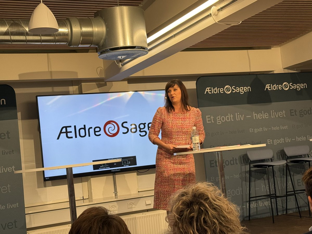 Michael Teit Nielsen (@mtnteit) on Twitter photo “Kære dagbog” - veloplagt <a href="/sophieloehde/">Sophie Løhde</a> giver indblik i forhandlingerne om #sundpol reform på dagens debat arr sammen med <a href="/laegeforeningen/">Lægeforeningen</a> og <a href="/Sygeplejeraadet/">Dansk Sygeplejeråd</a> og med stor tilslutning på <a href="/aeldresagen/">Ældre Sagen</a> campus “Kære dagbog” - veloplagt <a href="/sophieloehde/">Sophie Løhde</a> giver indblik i forhandlingerne om #sundpol reform på dagens debat arr sammen med <a href="/laegeforeningen/">Lægeforeningen</a> og <a href="/Sygeplejeraadet/">Dansk Sygeplejeråd</a> og med stor tilslutning på <a href="/aeldresagen/">Ældre Sagen</a> campus