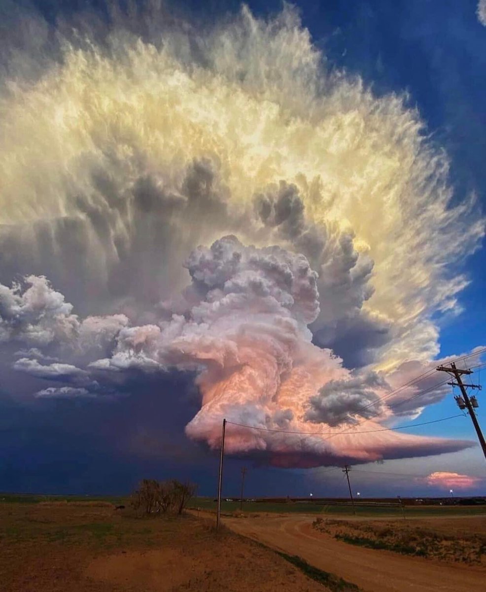 Incredible storm clouds captured in West Texas at sunset