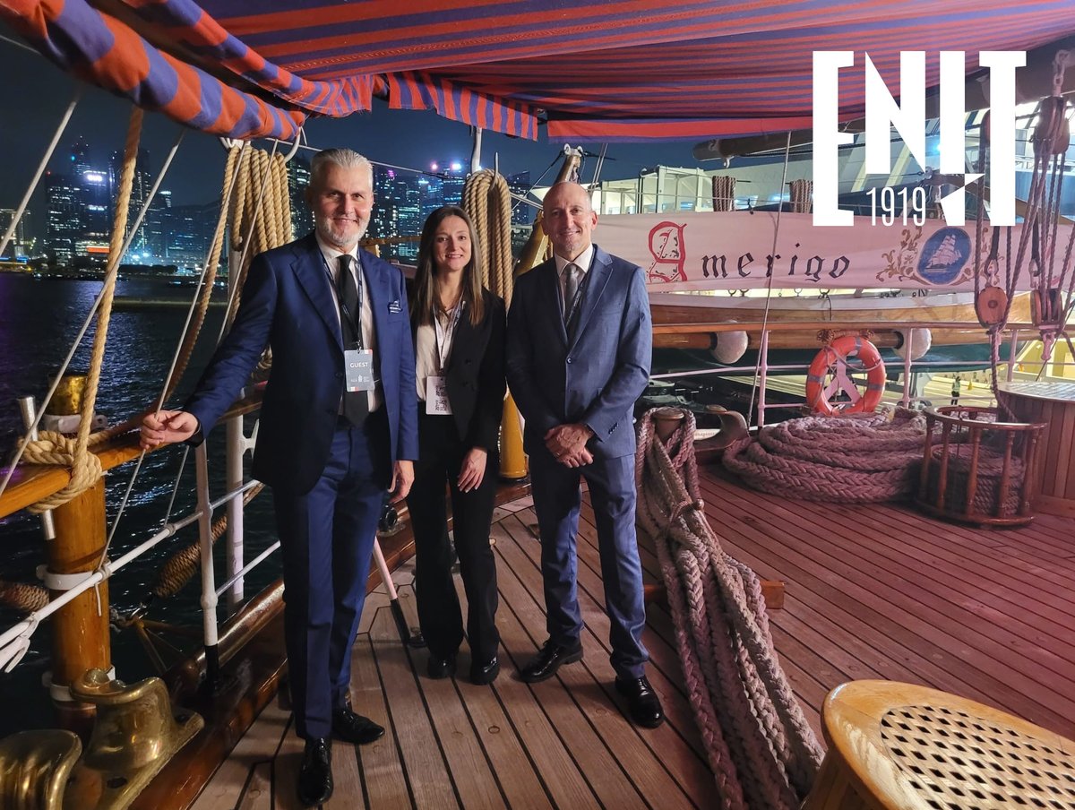 In occasione dell'arrivo a Singapore della Amerigo Vespucci, oltre 300 ospiti hanno partecipato alla conferenza ENIT-MTIUR al Villaggio Italia, dove sono state rilanciate le Olimpiadi Invernali Milano-Cortina 2026 . L’evento si è chiuso con un focus su Langhe Roero e Monferrato