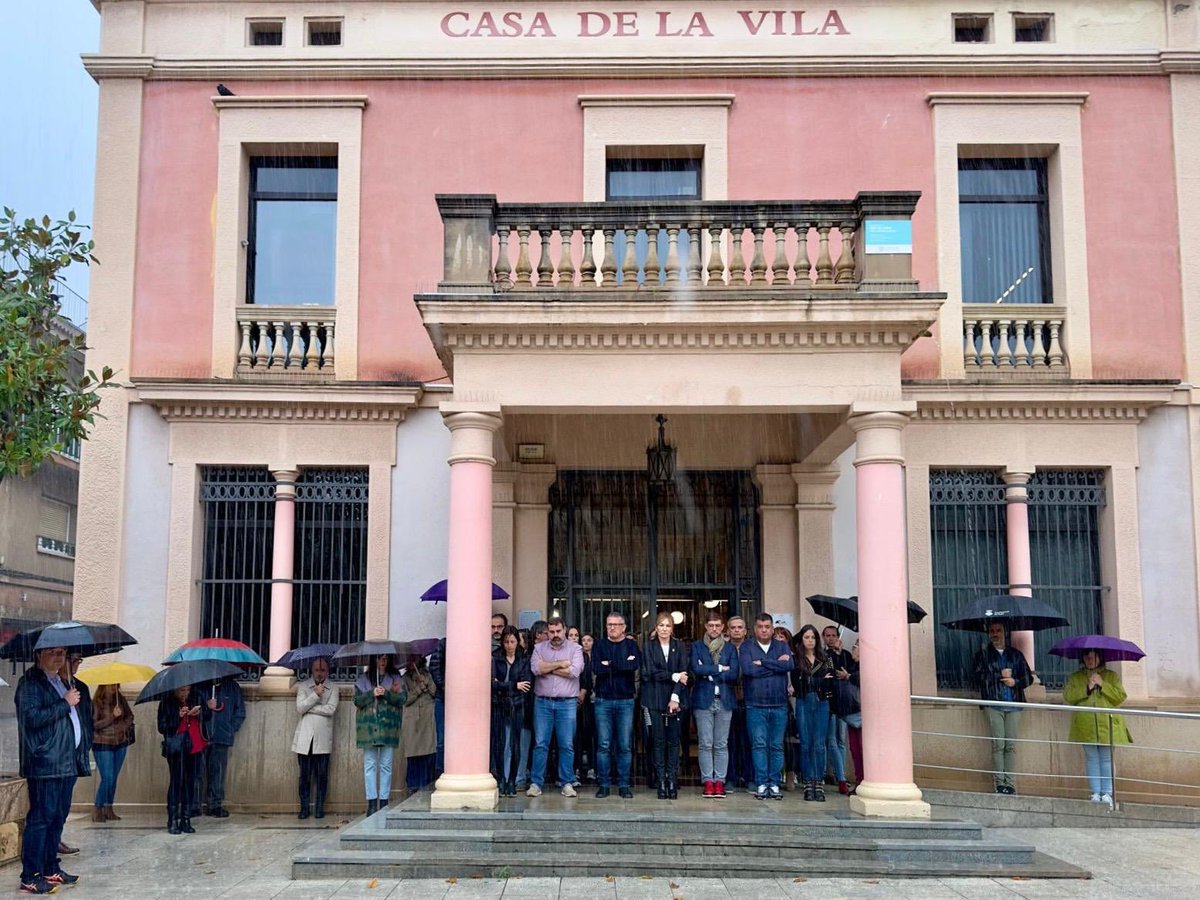 Convocamos minuto de silencio en señal de duelo por las más de 60 personas fallecidas a consecuencia del temporal de lluvias que está sufriendo nuestro país.
En nombre del Ayuntamiento y la ciudad, mi solidaridad con los familiares de las personas fallecidas y desaparecidas
