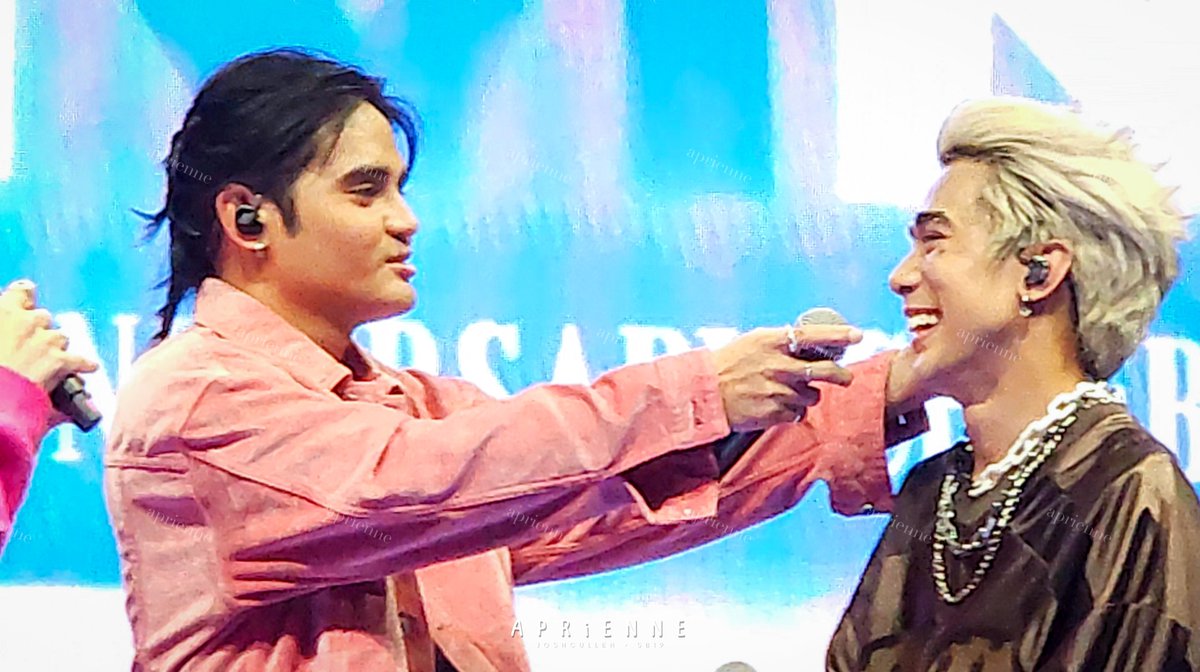 APRiENNEforJOSH's tweet photo. ANG SWEET NG SEJOSH! 🥹🤣😭♥️
I KENNAT! HAHAHAHAHA CUTIES!
@imszmc @JoshCullen_s 
#SB19_PABLO #SB19_JOSH

241027 • Dunkin' ThanksgiVIng: SB19 6th Anniversary Celebration

@SB19Official #SB19
#SB19DunkinPHThanksgiVIng https://t.co/kFhlBoPNVx