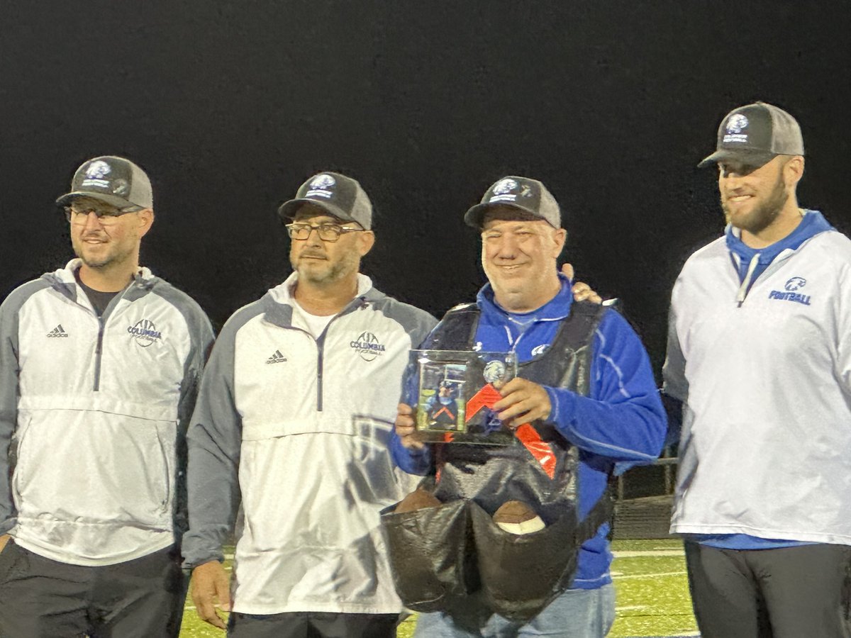 CUSD4_Athletics's tweet image. Last Friday we recognized one of our own for many years of service to #BluePride Football. Matt Krippel has been working the sideline for the Eagles for 25 years as the ball boy. We appreciate his time and commitment to Columbia Eagle Football. @chseagles4 @republictimes