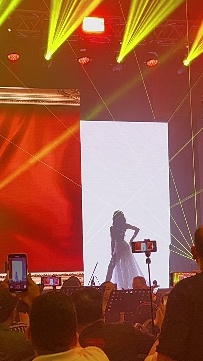 iamjajaramirez's tweet photo. Look! #JulieAnnSanJose is the new #GinebraCalendarGirl2025 🎉 #GinebraSanMiguel @MyJaps https://t.co/viVnooigBE