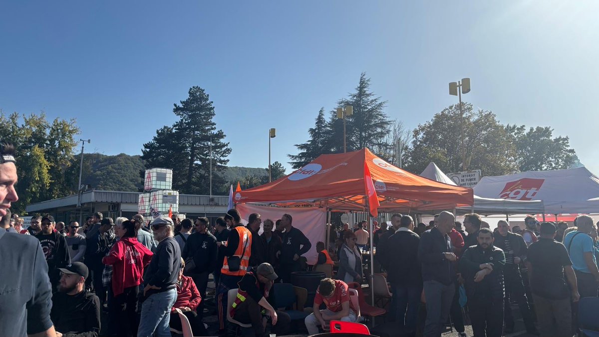 🪧💪Toutes et tous mobilisé.e.s pour sauver les emplois de Vencorex, de la plateforme chimique de Pont de Claix et plus généralement de l’industrie en France et en Europe !
#Chimie #Industrie #Emplois 
⁦<a href="/FCE_CFDT/">FCE-CFDT</a>⁩ ⁦<a href="/fcegroupejeunes/">fcegroupejeunes</a>⁩