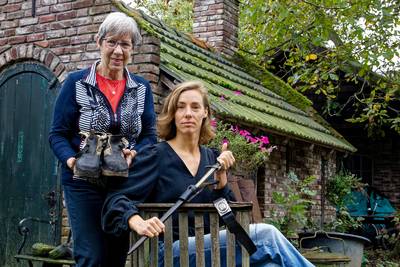 Duitse militair verraadde haar opa, nu vindt Emmy(37) zijn wapen en riem met hakenkruis dlvr.it/TFtK3T