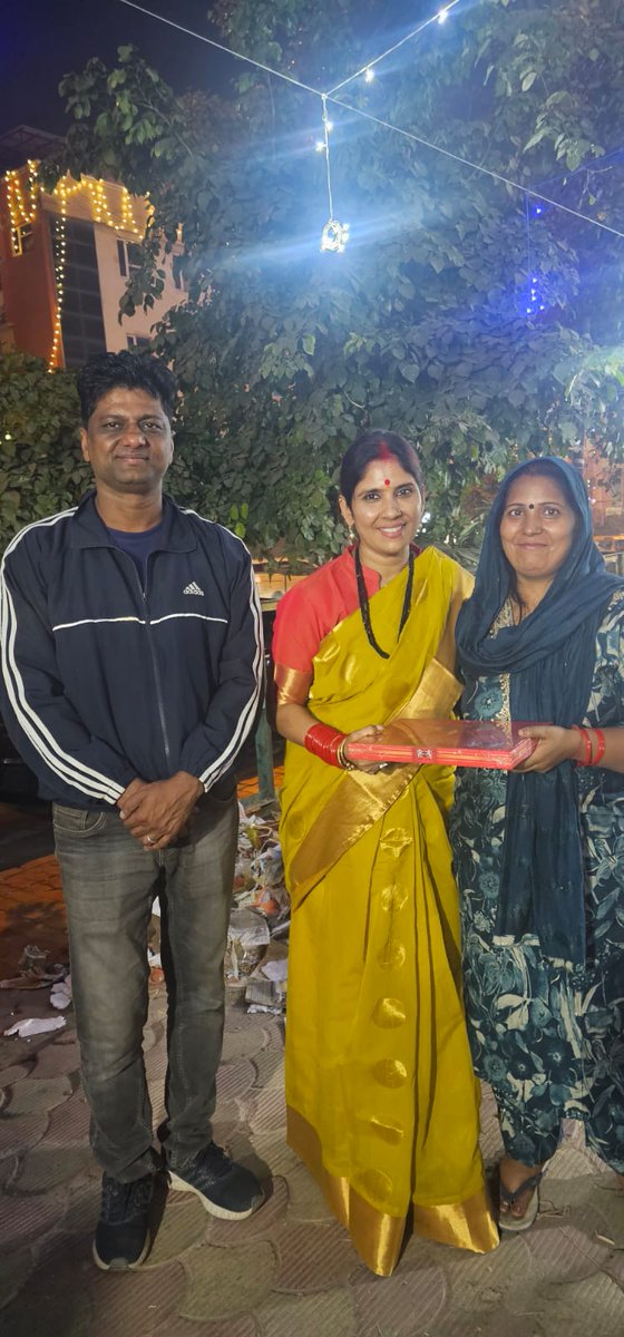 soniyasinhaBJP's tweet image. इस दीपावली चलिए, अपनी पहचान को सहेजें। 

तभी तो होगी ना हम सबकी हैप्पी वाली दीपावली! 🤗🧿❤️

#BeVocalForLocal