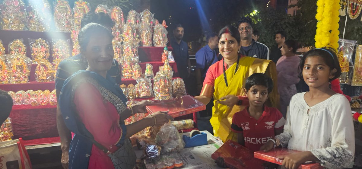 soniyasinhaBJP's tweet image. इस दीपावली चलिए, अपनी पहचान को सहेजें। 

तभी तो होगी ना हम सबकी हैप्पी वाली दीपावली! 🤗🧿❤️

#BeVocalForLocal