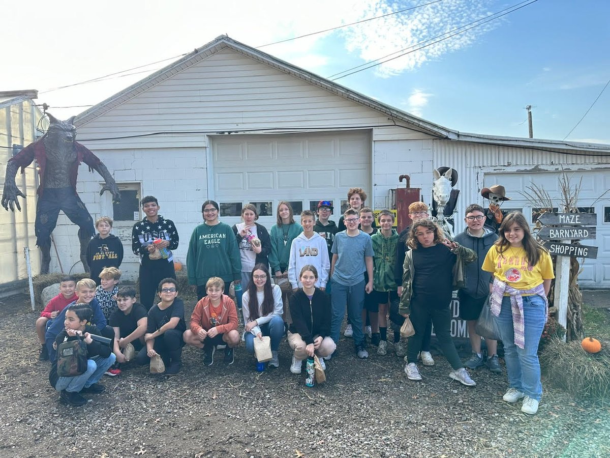 Our <a href="/AJHComets/">Amherst Junior High</a> <a href="/BestBuddiesOhio/">Best Buddies in Ohio</a> took an Autumn trip out to Schuster's Pumpkin Patch this week.  💚💛💚 I think I just found my new Banner pic! #StrongerTogether #CometNation <a href="/TheCometSuper/">Michael Molnar</a>
<a href="/Comet_Connect/">Comet Community Relations</a>