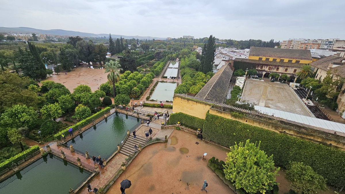 Rain goes so low so we stopped in Alcazar. Beautiful 😍