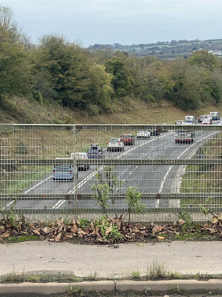 JackiHicks's tweet image. Oh dear 🥴 #totalgridlock 🚗🚙🚌🚛🛻🚚🚐🛵