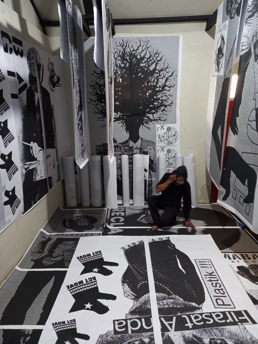 MabalMovement's tweet photo. back to studio 
wheatpaste https://t.co/gvUhtQYhro