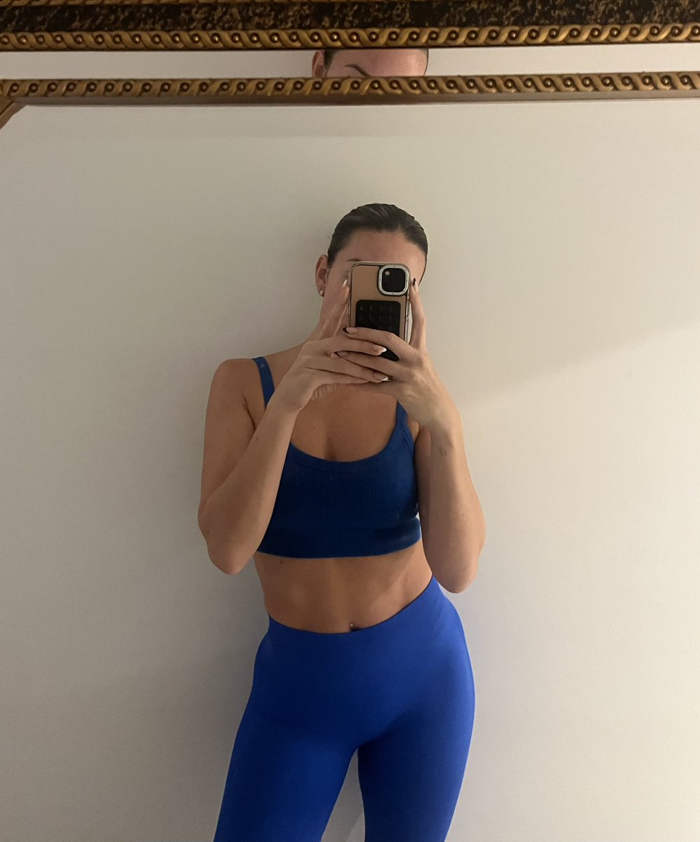 PelhamBayleigh's tweet image. They hate to see this outfit coming #bbcan12 #bbcan #powersuit