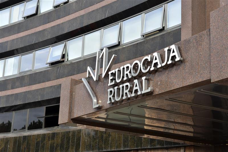 eurocajarural's tweet photo. Lamentamos profundamente la tragedia ocurrida en las últimas horas debido a la DANA.

Hemos activado un protocolo especial de actuación para nuestros clientes.
🔽Más información🔽
https://t.co/dy95bV0VQN

Queremos expresar nuestras más sinceras condolencias a las familias y seres queridos de los afectados, así como todo nuestro apoyo y solidaridad en estos difíciles momentos.