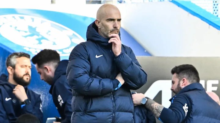 Everyone who watched the Chelsea vs Newcastle game on Sunday saw the tweak Maresca made in possession by having Gusto in the half space to maintain our shape whilst keeping Caicedo deeper, but there was another small tweak he made too, Did you notice it? 

THREAD: