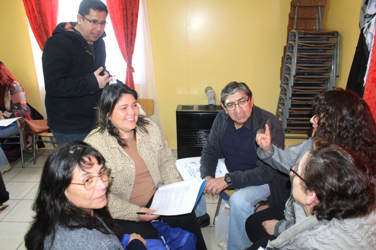🔰En la JJVV Claudio Bustos se realizó el primer taller Formación de Mediadores Comunitarios, iniciativa piloto de la <a href="/CAJ_RM/">Corporación de Asistencia Judicial Metropolitana</a> para fortalecer la seguridad en barrios, en la cual participan dirigentes/as sociales del Cuadrante N°3 #PuntaArenas, financiada por el 8% del FNDR 2024.