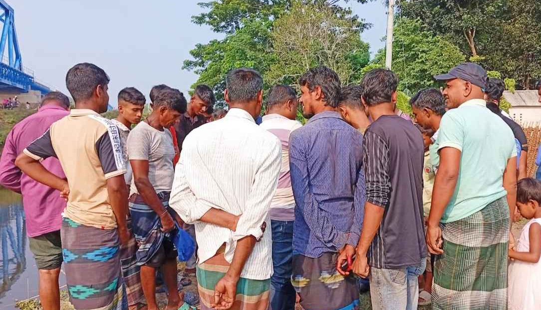 নড়াইলে গরু চোর সন্দেহে তিন জনকে পিটিয়ে হত্যা