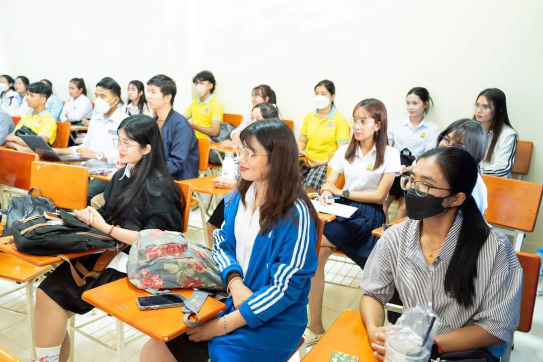chamnanmuon's tweet photo. Glad to have the participants with different backgrounds attending my sharing session about #GoogleAnalytics on 26 Oct
 at #BarCampBattambang 2024 conference in #Battambang province 🇰🇭 😍🙏.

#cambodia #tech #google101 #nanshare https://t.co/GPSOXIPU8D