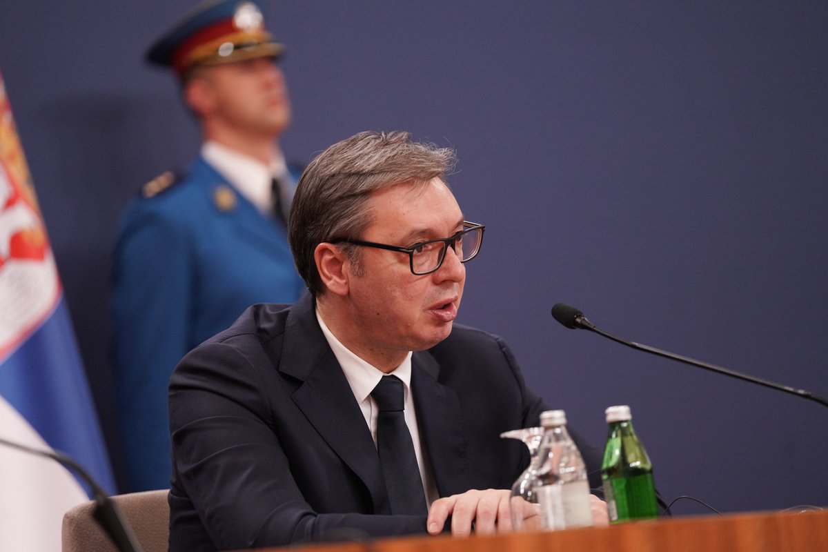 Председник Републике Србије Александар #Vucic <a href="/avucic/">Александар Вучић</a> изјавио је, у интервјуу за амерички Блумберг, да би нови амерички председник требало да предложи план за примирје у Украјини, и истакао да треба склопити примирје што је пре могуће. sns.org.rs/novosti/vesti/…