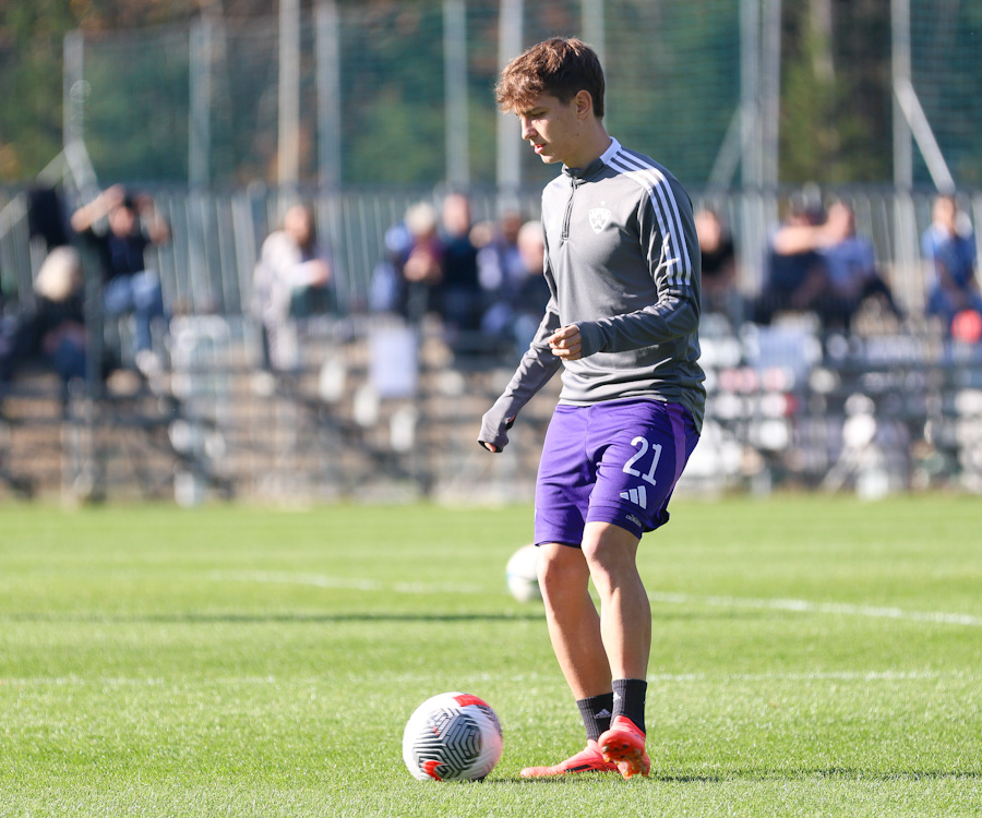nkmaribor's tweet photo. Začetek tekme v Preddvoru...
Sousa in Meško ostajata na seznamu poškodovanih, premor so dobili Iličić, Milec, Krajnc, Mbina ter Jug.
Spletni prenos na: https://t.co/fQysUzgJbt
#MiSkupajEnoSmo #PREMB https://t.co/P4uAFX5eGL