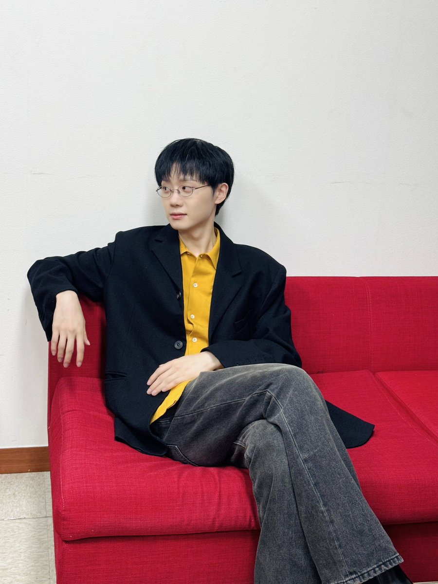 hahyunsang_twt's tweet photo. 2024.10.30 Arirang TV <I'm LIVE> 💛🤓👍🏻

#하현상 #Hahyunsang #Elegy #향기 #Scent https://t.co/FIoExyGU3D