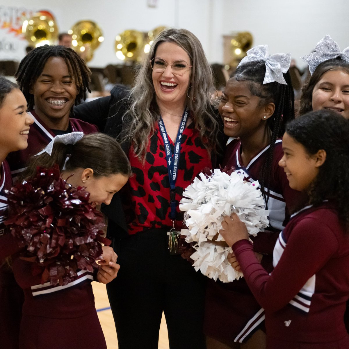 ⏳ Educators: December 2 is around the corner, so be sure to apply today to be eligible for the 2025 H-E-B Excellence in Education Awards (heblovesteachers.com)!

Pictured: Previous winner Principal Amanda Ramos of Sellers Middle School in Garland, TX.