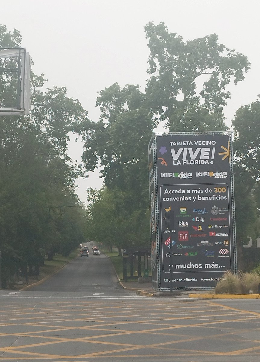 Ayer instalaron una estructura de #COFODEP a cm de la calzada, dejando sin visibilidad del Módulo de Seguridad y de vehículos que circulan por la intersección aumentando el riesgo de accidente.
Se agradece coordinar con la comunidad, la reubicación de estructura publicitaria.