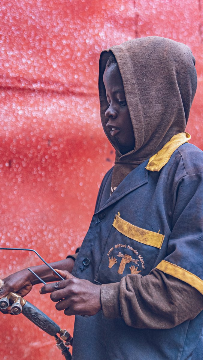 LilGiftedHands's tweet photo. Unlock the world of possibilities!
Every curious child has the power to learn and grow.
Let's nurture their passions and watch them shine!
#LGHM #youngtech #mechanics #welders #giftedhands #automotiveducation #automotivedreams #tvet #stisa
#Empowering TheFuture #Mentorship https://t.co/smL9QI1VwB