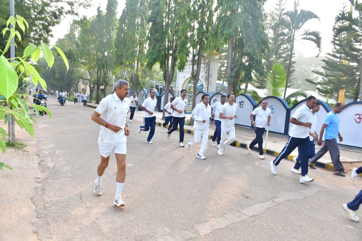 247Bncrpf's tweet photo. On 29/10/2024, Officers & other ranks of HQR/247 Bn participated in “Run for Unity” on birth anniversary of Sardar Vallabhbhai Patel.
@crpfindia
#gcnda
#vstcnda
#Rangenda
#kksector https://t.co/Uj1AdiZVrK