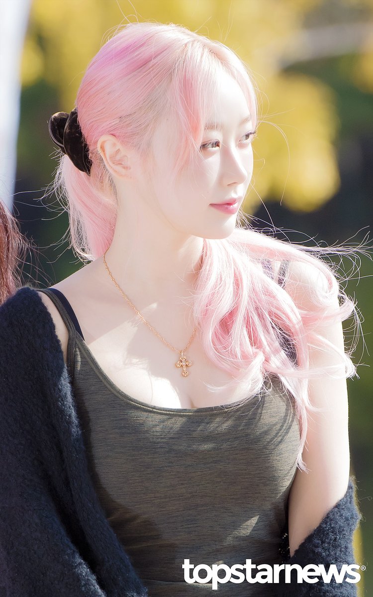 นี่สินะที่เค้าเรียกว่าความสวยมันแยงตา มันจ้าสะเหลือเกินนนนน