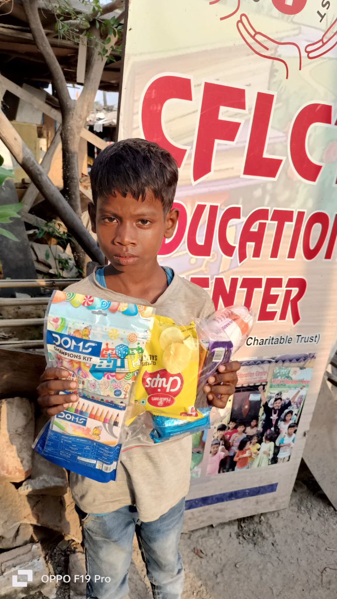 cflct_ngo's tweet image. “On this auspicious Dhanteras, we celebrated by sharing joy and essentials with slum kids! 🌟 200 stationery kits, water bottles, and gift hampers brought smiles to young faces. Grateful for our generous donors &amp;amp; amazing volunteers! 💖 #HappyDhanteras #SpreadJoy #SupportForKids