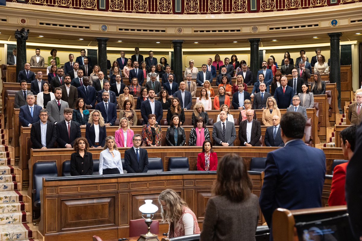 Hoy es un día para estar con las víctimas, con sus familias y amigos, y con las unidades de rescate que siguen trabajando en las zonas afectadas. Sigamos con precaución todos los avisos de las autoridades.