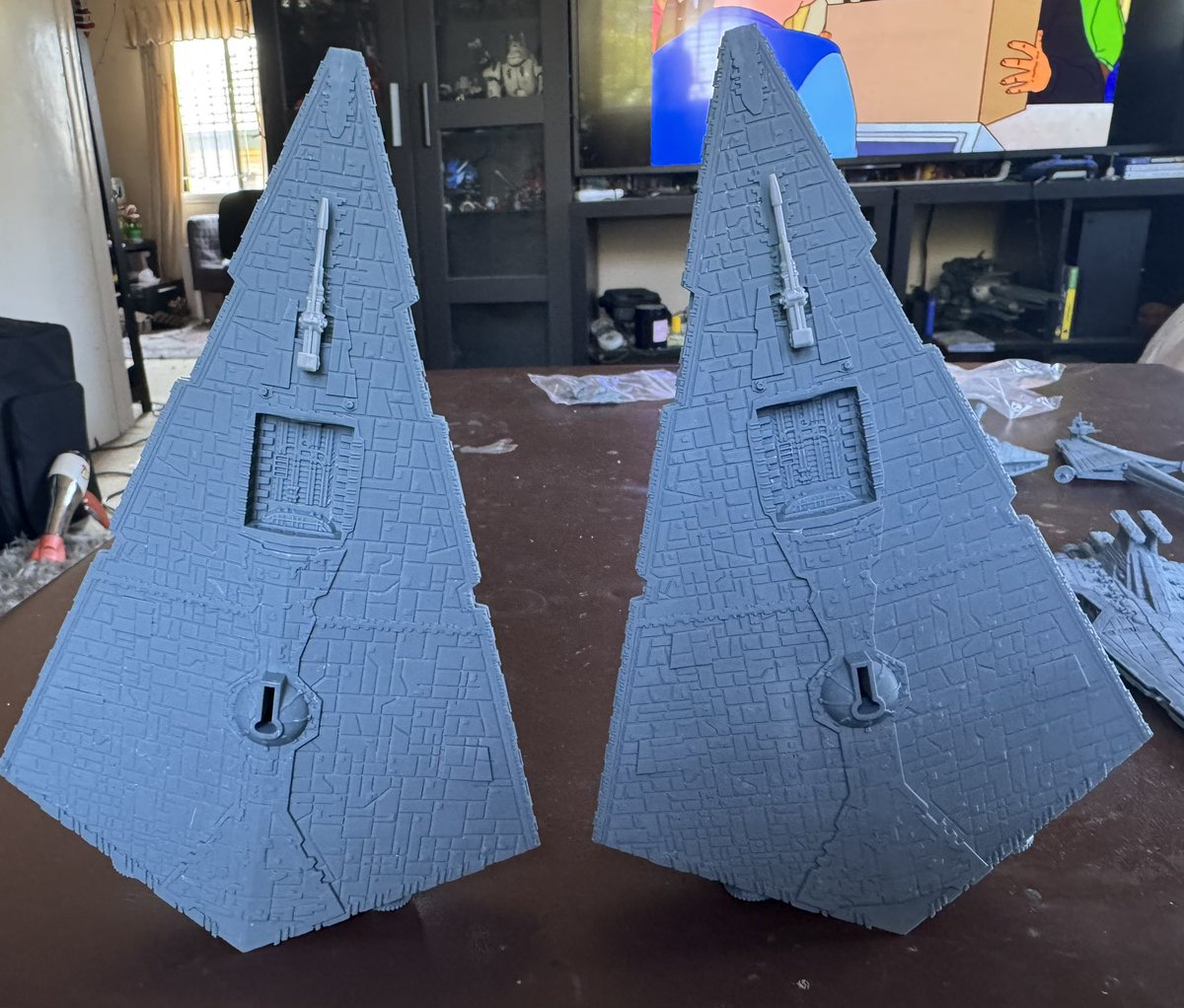 SwrpgMiniatures's tweet photo. Some behind the scenes pics of the kitbashing. 
I had some spare AT-RT canons from legion left over. 
As for why I kitbashed instead of buying the proper ones. 
Currently as it stands, I have 7 star destroyers 😅 I didn’t need 9… 
So #Wave🤷‍♂️ was born https://t.co/b7vz0EGPJd