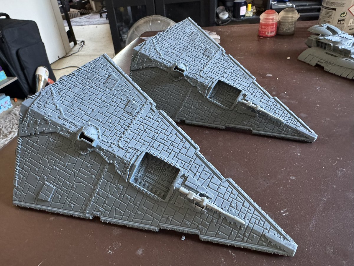 SwrpgMiniatures's tweet photo. Some behind the scenes pics of the kitbashing. 
I had some spare AT-RT canons from legion left over. 
As for why I kitbashed instead of buying the proper ones. 
Currently as it stands, I have 7 star destroyers 😅 I didn’t need 9… 
So #Wave🤷‍♂️ was born https://t.co/b7vz0EGPJd