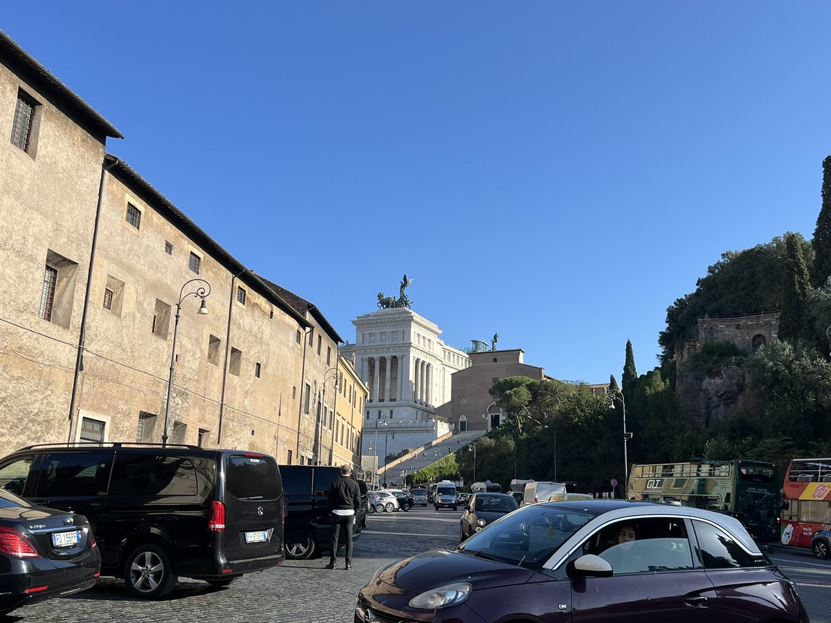 ENobili's tweet photo. Ovunque volgi lo sguardo c’è meraviglia. Roma mia ♥️ https://t.co/WHSXEaPayR
