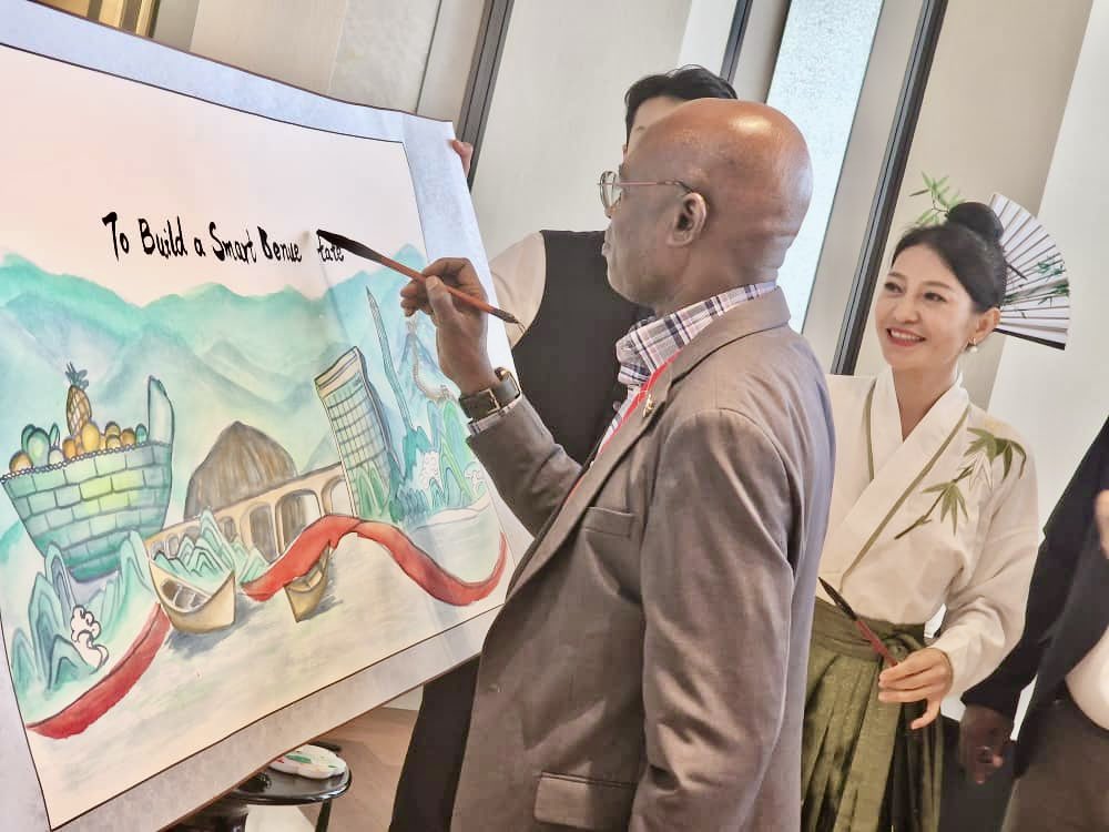 HyacinthAlia's tweet photo. Today, we took a giant leap forward in our journey to transform Benue State into a modern, digitally connected hub. At Huawei Technologies Headquarters in Shenzhen, China, we signed a historic partnership to build a Smart Benue State! https://t.co/d27CMOGUZ5