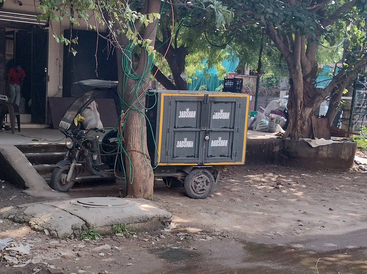 mangaltripathi's tweet photo. @MunCorpGurugram there is a sewerage overflow complaint raised almost 1 week back but still no firm action has been taken in this regard. Kindly help in fixing it. Complaint no. 026991 dated 23-10-2024 https://t.co/oEJkcnzETV
