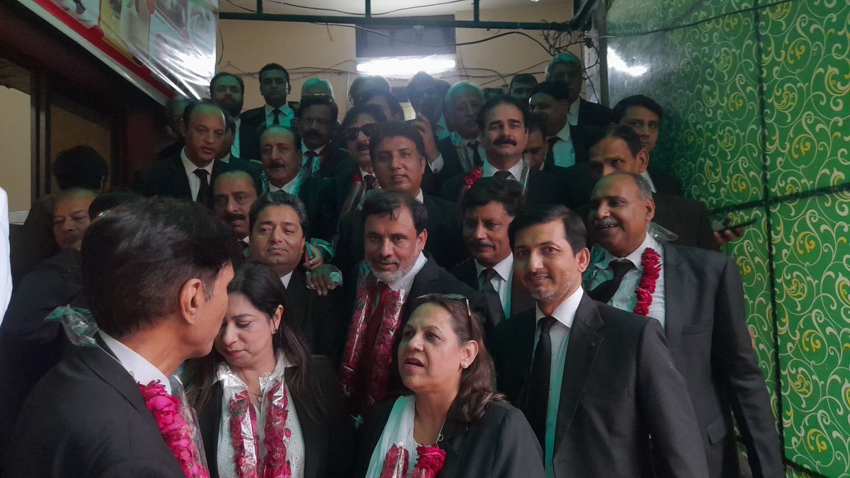 attarauf10's tweet photo. Honored and humbled by the warm welcome from my esteemed colleagues at the Lahore High Court. Together, we embark on this journey with a shared commitment to justice and progress. Thank you for your unwavering support. 

#SCBAPPresident #Grateful #LahoreHighCourt #MianRaufAtta https://t.co/xo8tvStjYW