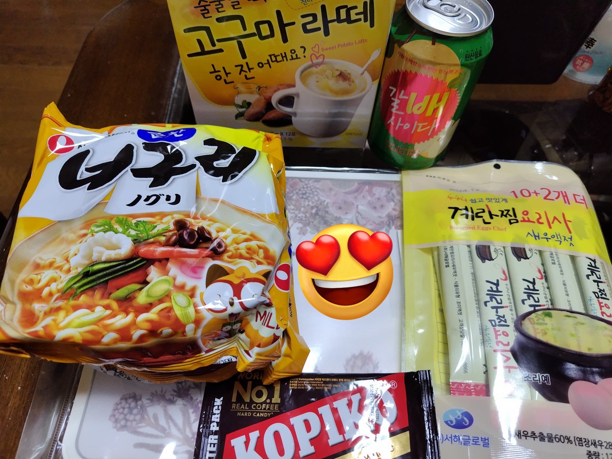 enWSU9rVcj9UWvb's tweet photo. 🍠ラテ、梨サイダー、ノグリ🍜
ケランチムの素、
KOPIKO☕🍬(🇰🇷ドラマでよく映る)
#新大久保
#TOPmart
戦利品😚💞 https://t.co/ACSumiaskF
