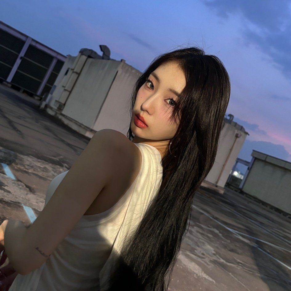 loonatheworldfr's tweet photo. | INFO | - 30/11/2024
#YeoJin a ouvert un compte TikTok personnel 🧡
▶️ https://t.co/rgnoFD7U2h
#LOONA #이달의소녀 #Loossemble https://t.co/8uHLxDx4cR