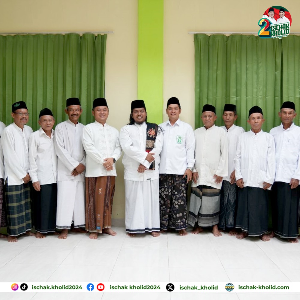 Kaji Ischak hadir merayakan Maulid Nabi di Balapulang. Suasana penuh semangat, warga dari berbagai usia berkumpul, disapa hangat oleh beliau, mencerminkan kedekatan yang tulus bersama masyarakat.

Bersama Ischak &amp; kholid Tegal luwih apik

#BupatiTegal #PilkadaTegal #IschakKholid