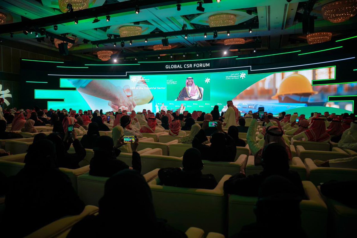 أشكر الزملاء في<a href="/HRSD_SA/">وزارة الموارد البشرية والتنمية الاجتماعية</a> على دعوتهم للمشاركة في ملتقى المسؤولية الاجتماعية، والذي أكدت من خلاله على أهمية تكامل أدوار الحوكمة والبيئة والمجتمع في تحقيق المسؤولية الاجتماعية، وتطوير ثقافة جديدة تدعم توظيف التقنيات الحديثة وتطبيقاتها في تعزيز هذه المسؤولية