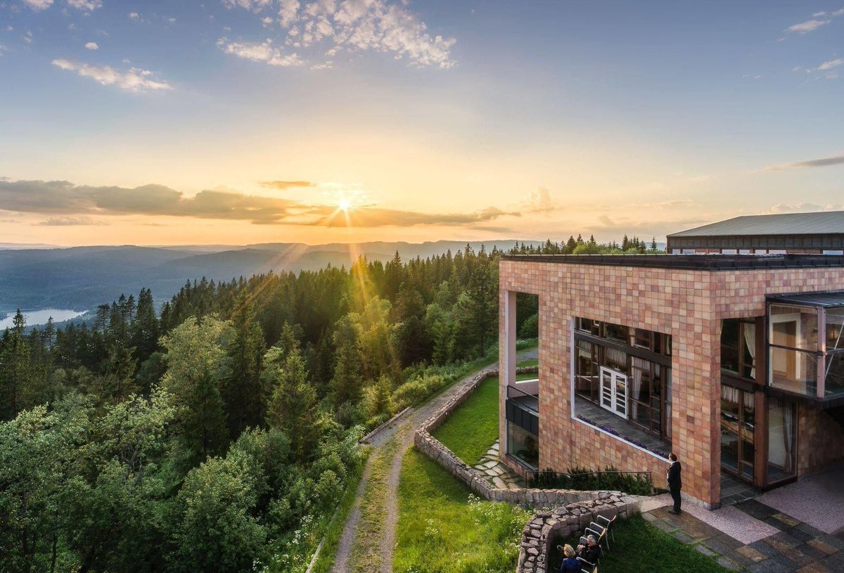 🌄 Ready to hack at the top of Oslo? #ACDC2025 is hosted at the stunning Soria Moria Hotel in Holmenkollen! 🏔️ Picture coding and collaborating with the best views over the city and the fjords. ❄️💻Join us for the Arctic hackathon like no other. Don’t miss out!