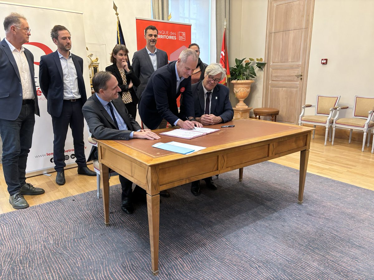 Olivier Sichel (@oliviersichel) on Twitter photo Creation au Mans de la sem d’energie nouvelle renouvelable Cenovia avec son maire <a href="/SLeFoll/">Stéphane Le Foll</a> pour investir sur le Pays du Mans dans le photovoltaïque, la methanisation et innover pour un territoire plus durable. Forte coherence de la demarche associant tout l’écosystème Creation au Mans de la sem d’energie nouvelle renouvelable Cenovia avec son maire <a href="/SLeFoll/">Stéphane Le Foll</a> pour investir sur le Pays du Mans dans le photovoltaïque, la methanisation et innover pour un territoire plus durable. Forte coherence de la demarche associant tout l’écosystème