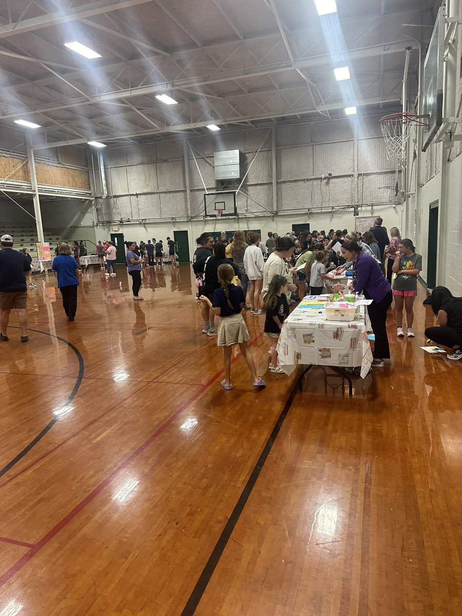 MaurepasSchool's tweet photo. Thank you to all of our teachers, students, and all families who made last week’s Literacy Night a HUGE success. 🌼 #readgrowknow #empowerchallengeinspire #lpstudentscan #BloomWhereYouArePlanted https://t.co/GNpdzyLl1t