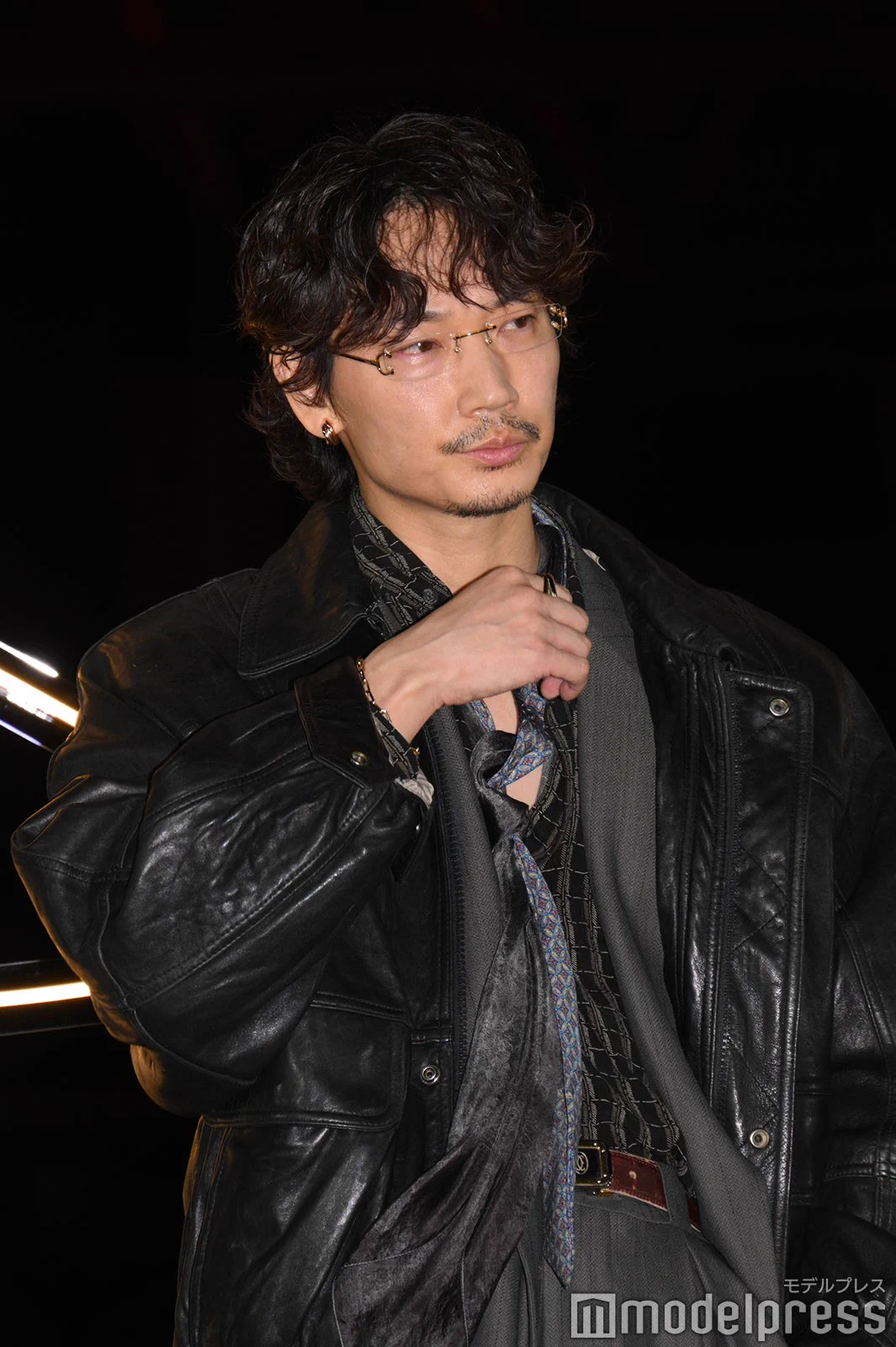 綾野剛　Cartier メガネ　度なし　金フレーム　ヴィンテージ　アンダーリム pinkan on X: 