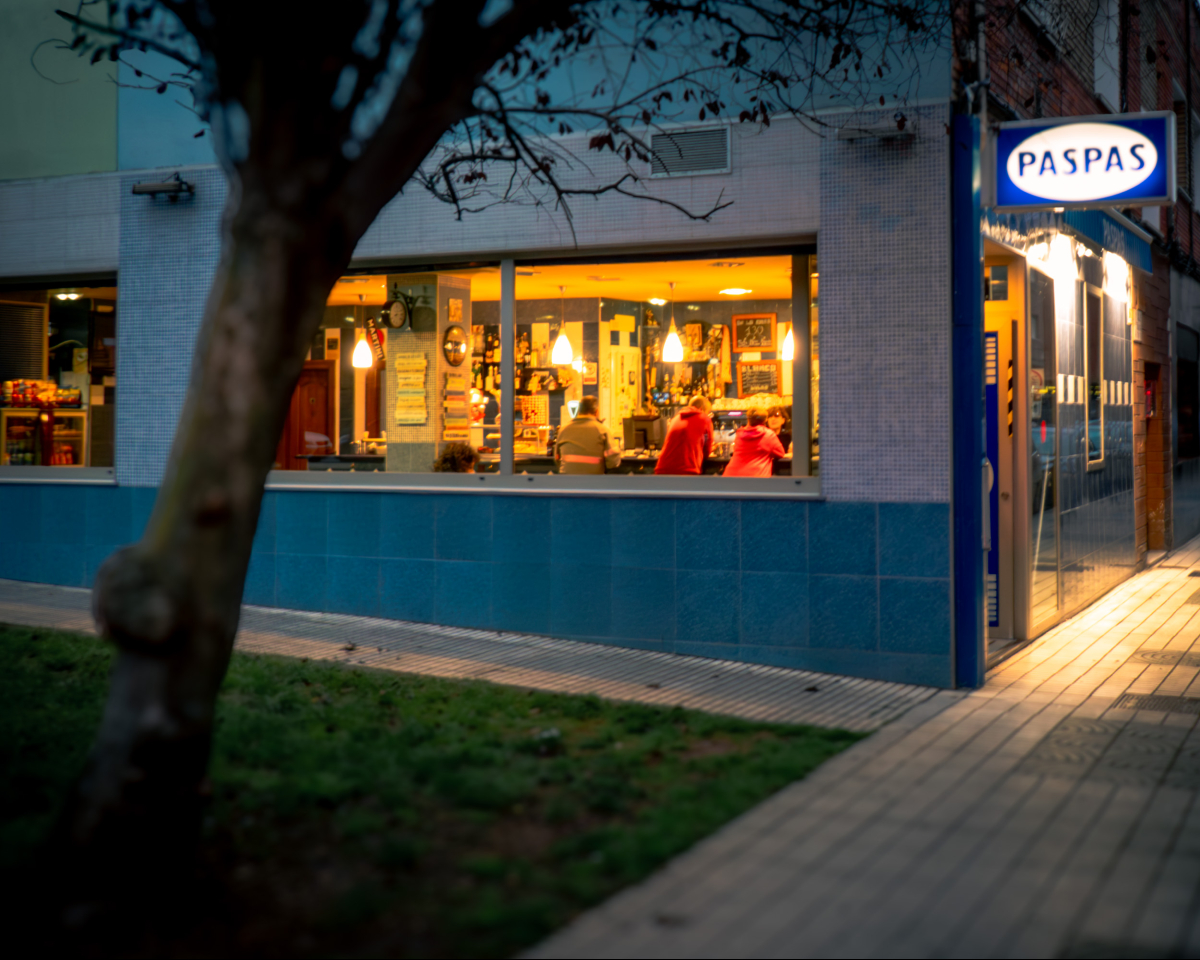 gombau's tweet photo. Historias de cafés (Matutinas)
Olympus TG-7 - 1/13 seg. en f - 2,0 - ISO 200 - 25 mm

#café
#coffee 
#StreetPhotography
#CityLife
#VidaEnLaCiudad
#StreetPhotographers
#StreetPhotographersCommunity
#Life_Is_Street
#StoryOfTheStreet
#StreetThings https://t.co/2LHrApSDb8