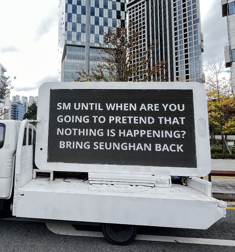 320901b's tweet photo. JUSTICE FOR SEUNGHAN

@SMTOWNGLOBAL 쓰래기
#RII7EisSeven
#SMSupportsBullying
#BringBackSeunghantoRII7E https://t.co/FkPAwdK7xw