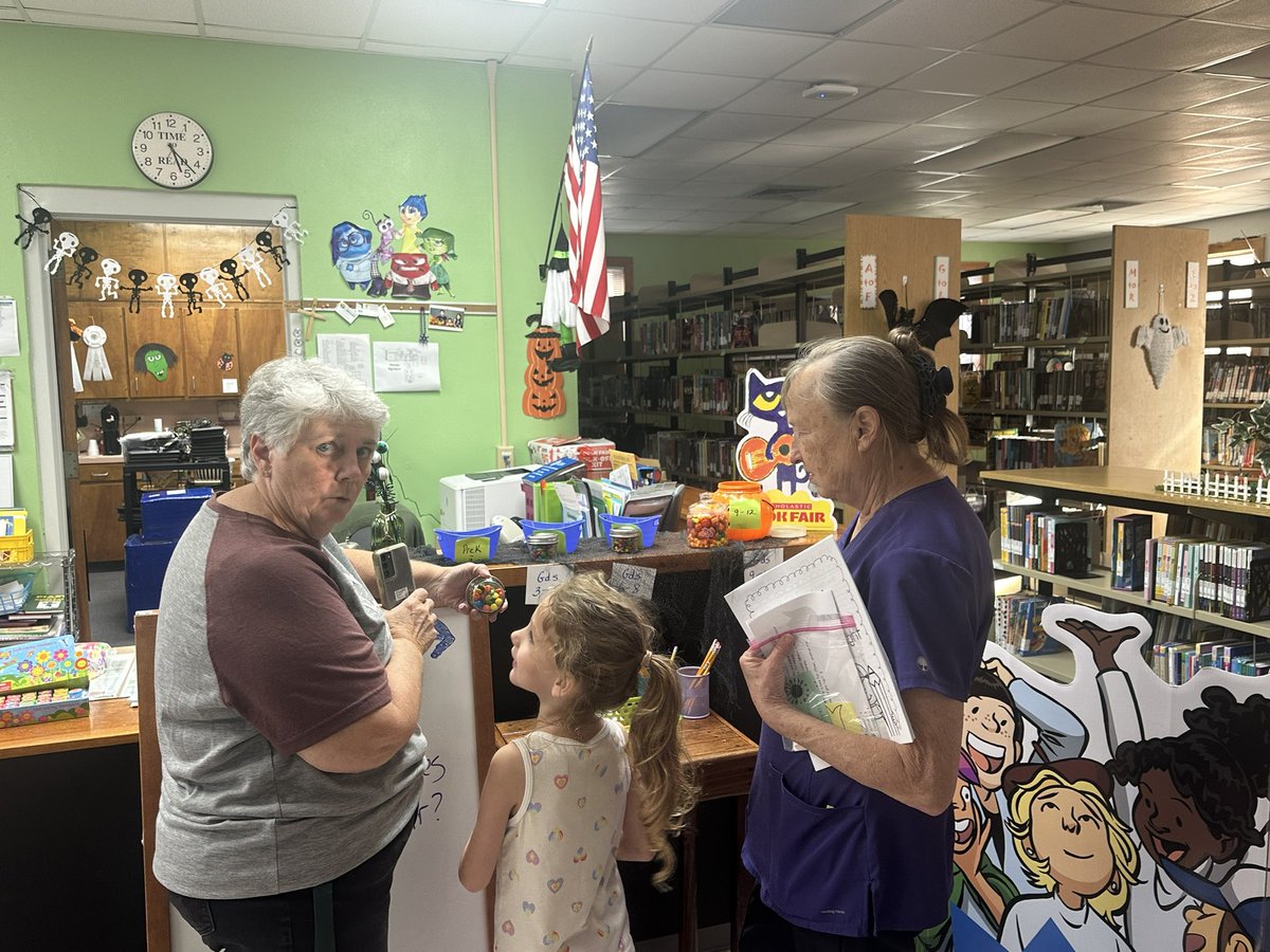 MaurepasSchool's tweet photo. Book Fair Family Night
Thank you for supporting our annual Book Fair!
#LPcommunity
#empowerchallengeinspire
#BloomWhereYouArePlanted https://t.co/WBpgSiS56j